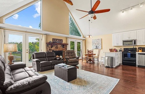 Hardwick Casa | Lake Sinclair Escape - boathouse, 4 bedroom