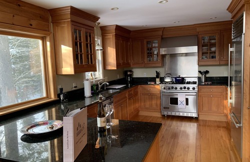 Londonderry Casa | Lake, Ski, Hiking, Shopping Vermont Getaway! Just Steps Away From Everything!