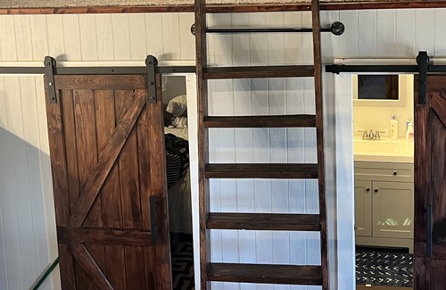 Somerville Cabina | Lake Somerville Cabin~ Pet Friendly~ Minutes from Lake!