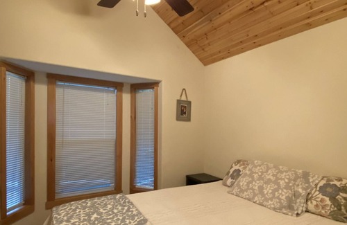 Port Angeles Cabina | Lake Sutherland Chalet Style Tiny House
