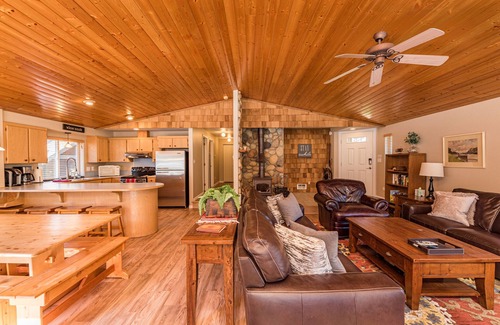Port Angeles Cabina | Lago Sutherland Retreat en el Sunny Side of the Lake!