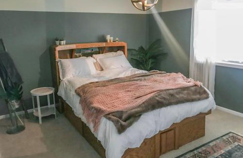 Maple Grove Casa | Lake Sutherland Surprise