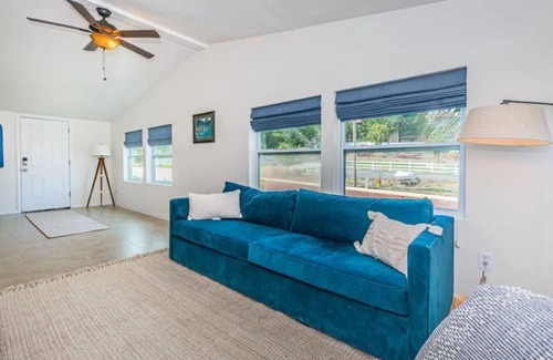Tarpon Springs Casa | Lake Tarpon Modern 3 Bedroom 2 Bathroom House