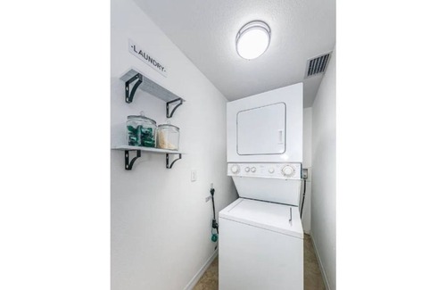 Tarpon Springs Casa | Lake Tarpon Modern 3 Bedroom 2 Bathroom House