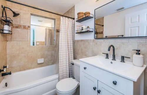 Tarpon Springs Casa | Lake Tarpon Modern 3 Bedroom 2 Bathroom House