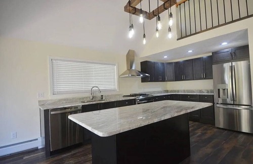 Blandford Casa | Lake, Tennis, Beach Access, Skiing, Kayaking, Fishing