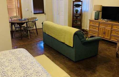 Mead Apartamento | Lake Texoma is 2 minutes away from this cozy studio apartment.