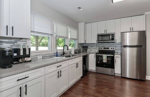 Mount Gilead Casa | Lake Tillery 7 Minutes to Marina! Sleeps 8, Large Deck with WiFi and AC