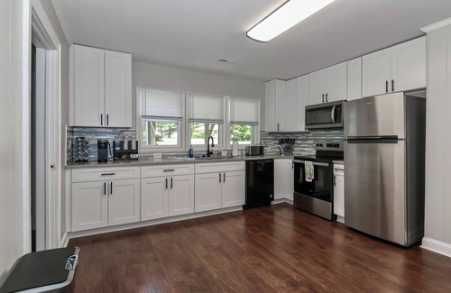 Mount Gilead Casa | Lake Tillery 7 Minutes to Marina! Sleeps 8, Large Deck with WiFi and AC