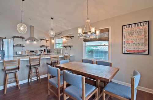 Norwood Casa | Lake Tillery: hermosos amaneceres, gran porche con mosquitero y casa recientemente renovada