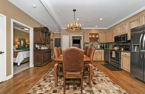 Lake Toxaway Condominio | Lake Toxaway Falls: Waterfall Views, Luxury Condo, minutes from hiking!