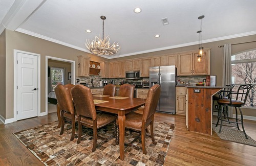 Lake Toxaway Condominio | Lake Toxaway Falls: Waterfall Views, Luxury Condo, minutes from hiking!