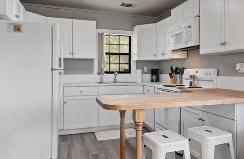 Leander Cabina | Lake Travis 2BR #8 : Free waterpark+walk to lake