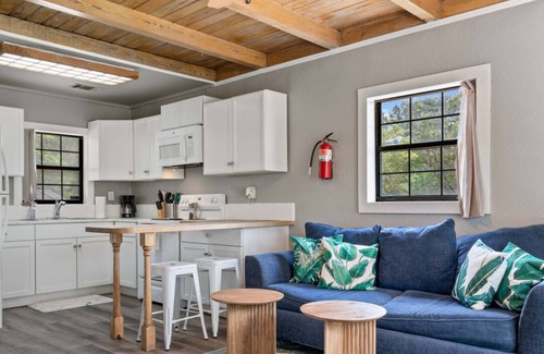Leander Cabina | Lake Travis 2BR #8 : Free waterpark+walk to lake