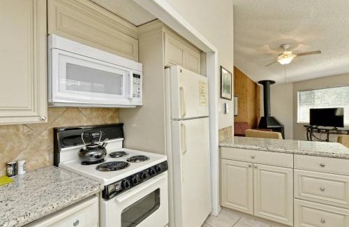 Lakeway Casa | Lake Travis Bungalow Casita Golden Rod #2
