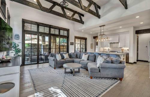 Spicewood Casa | Lake Travis Cottage - Hot Tub - Pickleball - BBQ