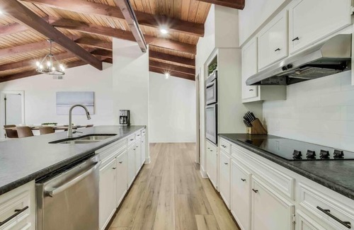 Lago Vista Casa | Lake Travis Valley View Retreat on 5 acres