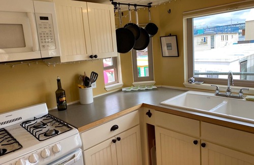 Seattle Alquiler De Eote | Lake Union Houseboat with Space Needle Views