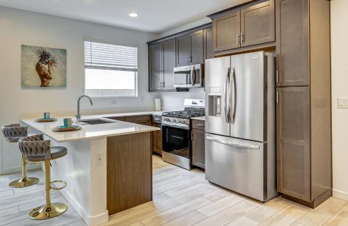 Pinal County Apartamento | Lake and Mtn Views Modern Apache Junction Getaway