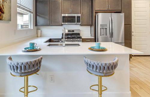 Pinal County Apartamento | Lake and Mtn Views Modern Apache Junction Getaway