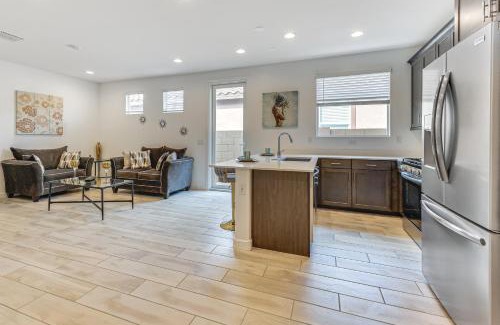 Pinal County Apartamento | Lake and Mtn Views Modern Apache Junction Getaway