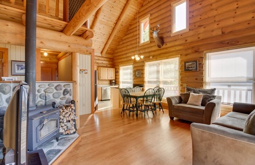 Ely Cabina | Lake Vermilion Cabin w/ Private Dock + Fire Pit!