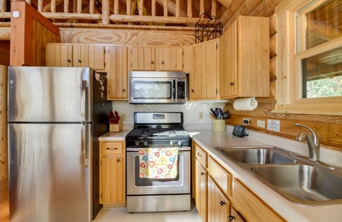 Ely Cabina | Lake Vermilion Cabin w/ Private Dock + Fire Pit!