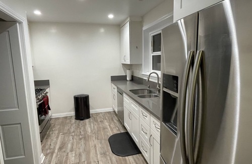 Downtown Los Angeles Cabaña | LAKE VIEW 3b/3.5b Central to DTLA/HOLLYWOOD. Famous Sunset Blvd 3 min walk.