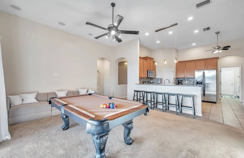 Ruskin Casa | Lake View 6 bedrooms, tennis Courts, playground, close to beach area, large home