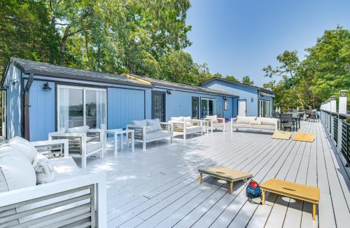 Marmaros Casa | Lake View and Game Room on 3 half Acres, Near Marina