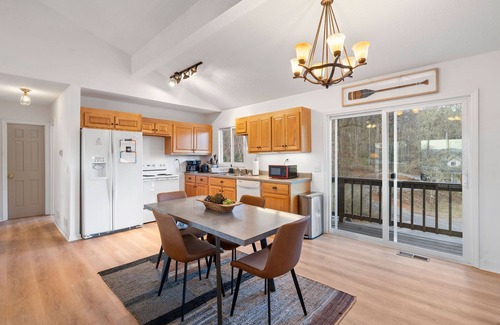 Hayesville Casa | Lake view and lakes access home on Lake Chatuge -mountain view -spacious home.