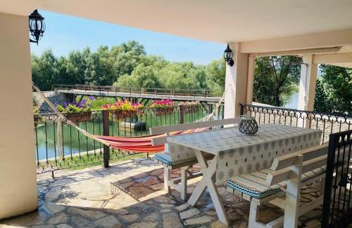 Dodosi Apartamento | Lake View Apartment Dodosi