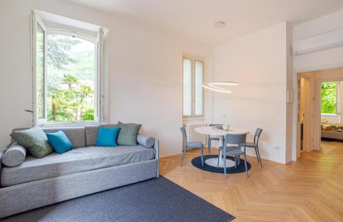 Lierna Apartamento | Lake View Apartment with Pool, Garden and Parking