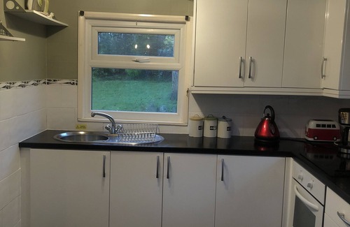 Bont Newydd Chalet De Esquí | Vista al lago chalet Glan Gwna