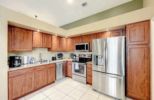 Meadow Woods Casa | Lake View Charmer l Private Pool l Pets l Disney