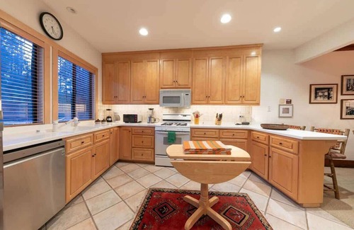 Tahoe Sierra Estates Casa | Lake View-Pool/Pier/Patio/Tennis/Pickleball-Walk to Downtown Tahoe City!