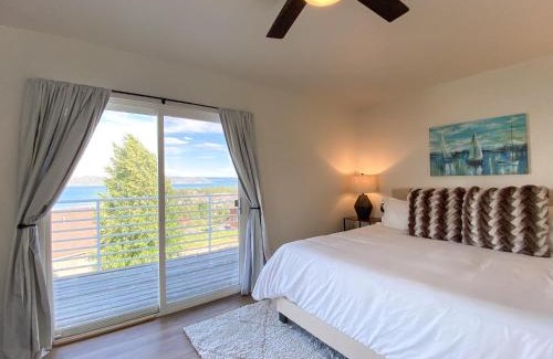 Harbor Village Casa | Lake View Condo 902 4