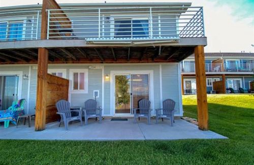 Harbor Village Casa | Lake View Condo 902 4