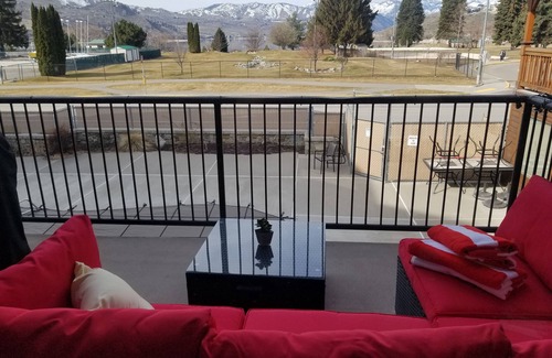 Manson Condominio | Lake View Condo across from the Public Park and Beach, Downtown Chelan!