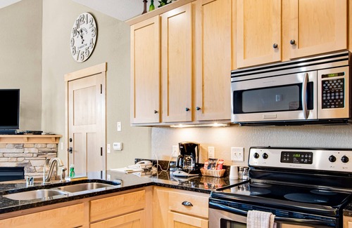 Three Lakes Condominio | Lake-view condo with pool and hot tub access, jetted tub, firepit, and a balcony