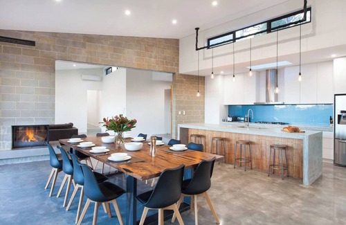 Quindalup Casa | Lake View—Contemporary Comforts meets Nature