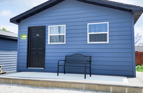 Monticello Cabaña | Lake View Cottage - 2 Bedroom w/Kitchenette. Family Friendly!