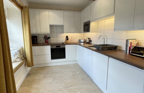 Thornthwaite Cabaña | Lake View Cottage - an apartment that sleeps 4 guests in 2 bedrooms