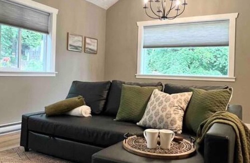Agassiz Casa | Lake View Cottage in Agassiz