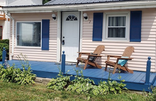 Ashtabula Cabaña | Lake View Cottage on Lake Erie