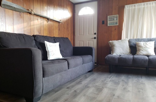 Ashtabula Cabaña | Lake View Cottage on Lake Erie