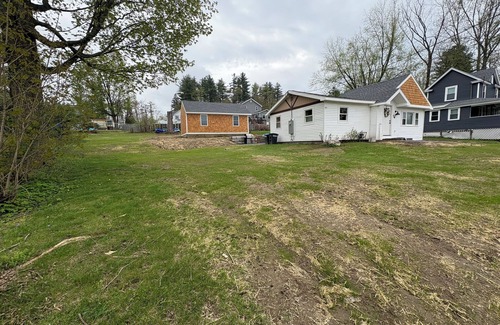 Pittsfield Casa | Lake View Cozy Cottage