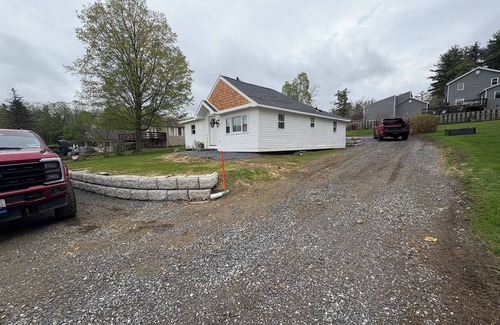 Pittsfield Casa | Lake View Cozy Cottage