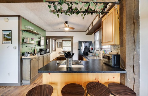 Lake Harmony Cabina | Lake View Enchanted Treehouse- Lake Harmony