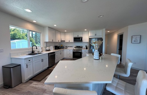 Lakeport Casa | Lake view fully remodeled house